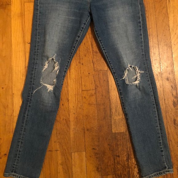 High Waisted Levi's 721 Jean - Picture 2 of 4